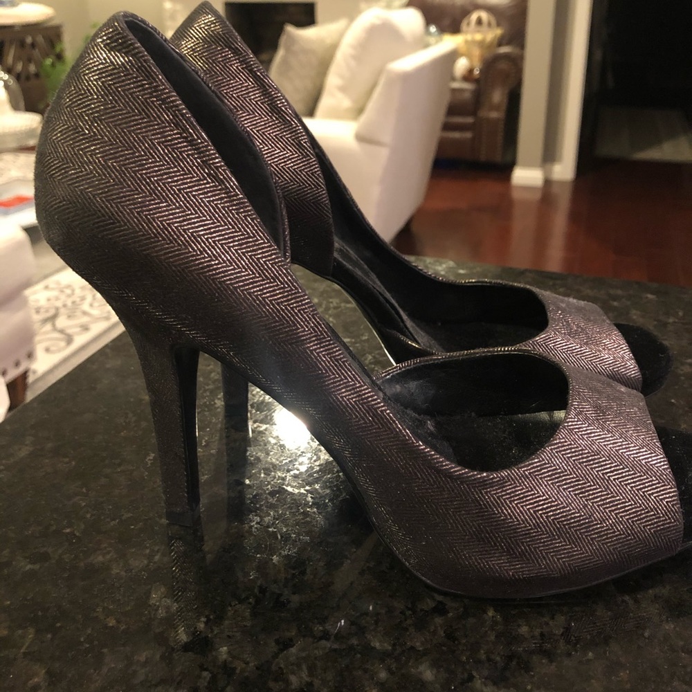 COPY - Jessica Simpson peep toe black and gold he…